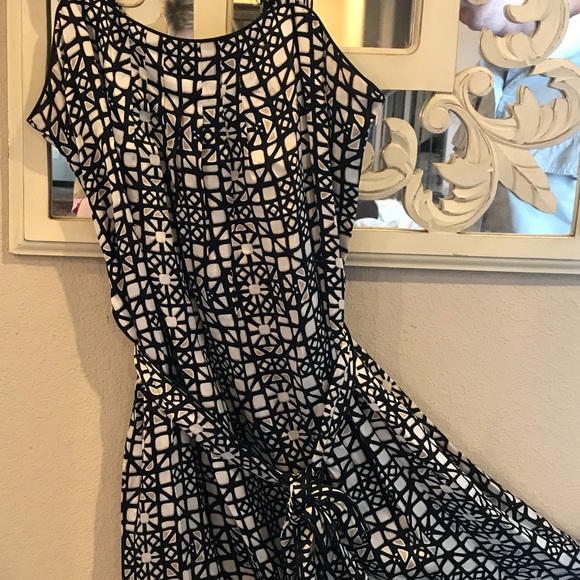 White House Black Market Dresses & Skirts - White House Black Market Black and White Geometric Midi Dress
